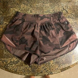 Lululemon Hotty Hot Shorts 2.5”